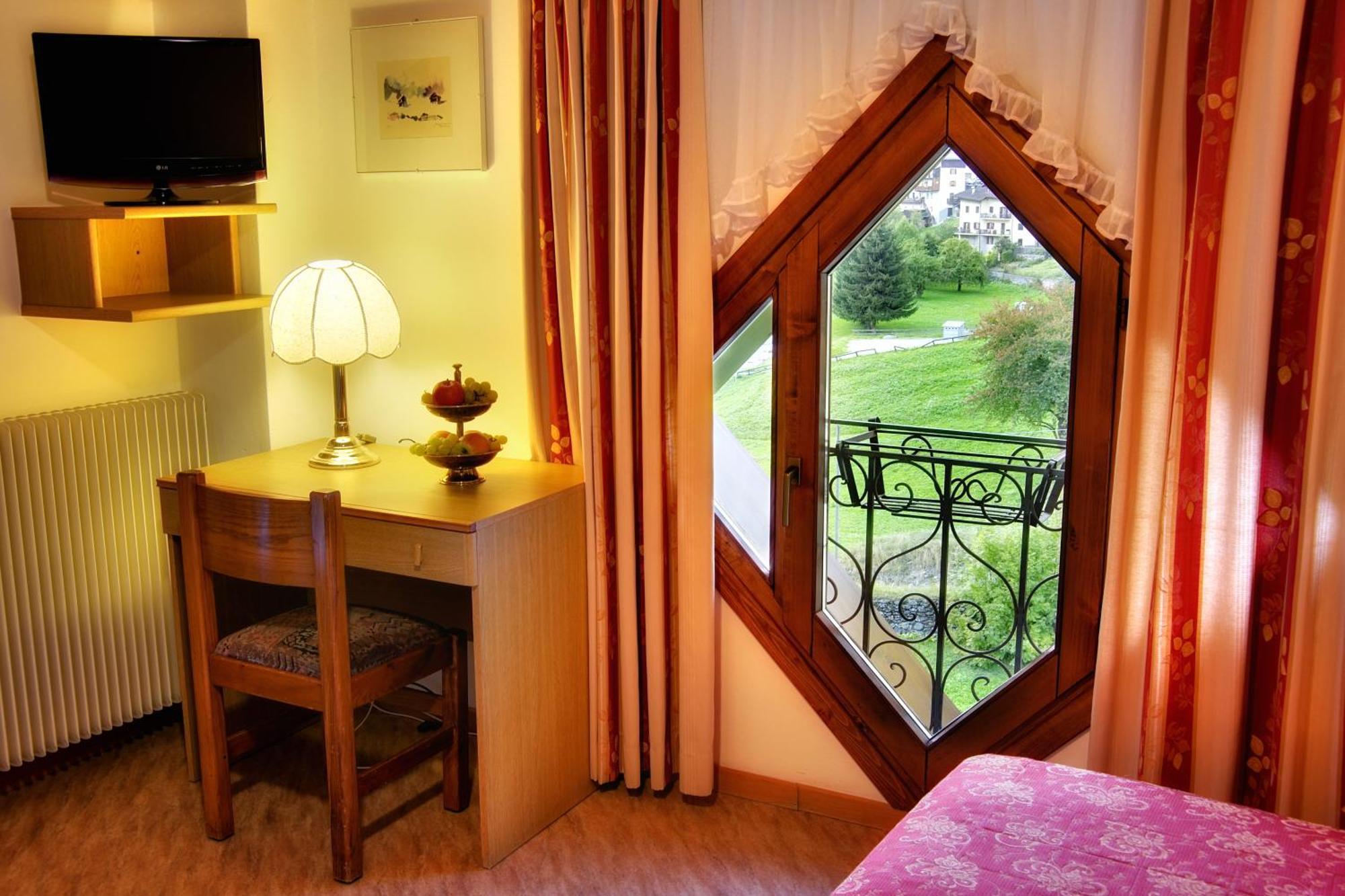 ראבי Albergo Miramonti מראה חיצוני תמונה